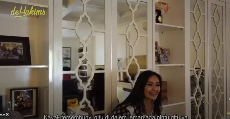 Potret walk in closet Iis Dahlia © berbagai sumber