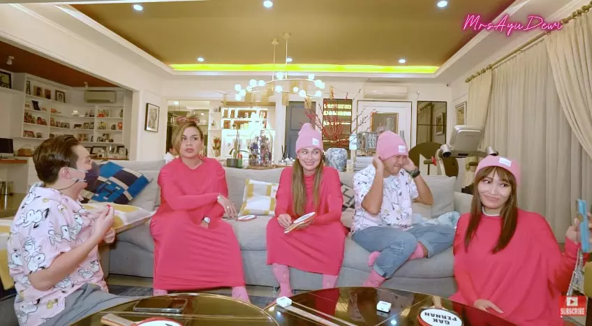 Momen reuni Geng Menteri Ceria YouTube/MrsAyuDewi Momen reuni Geng Menteri Ceria YouTube/MrsAyuDewi