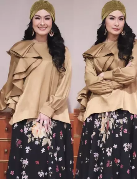 iis dahlia mengenakan kaftan dan turban © 2021 brilio.net iis dahlia mengenakan kaftan dan turban © 2021 brilio.net