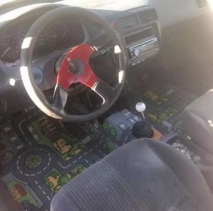 interior mobil nyeneleh © 2021 berbagai sumber