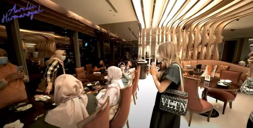 momen Aurel bertemu dan nongkrong bareng fans © berbagai sumber