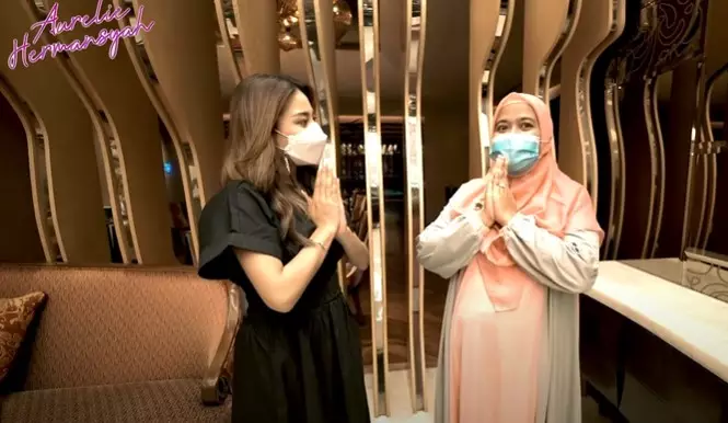 momen Aurel bertemu dan nongkrong bareng fans © berbagai sumber