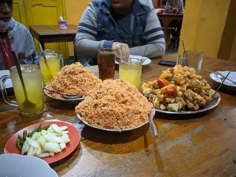 makan bareng-bareng © 2021 Instagram