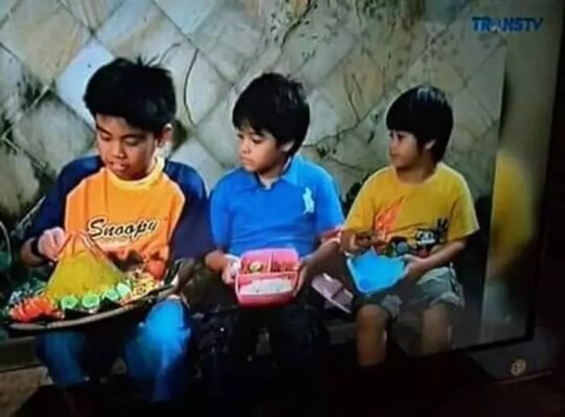 makan bareng-bareng © 2021 Instagram