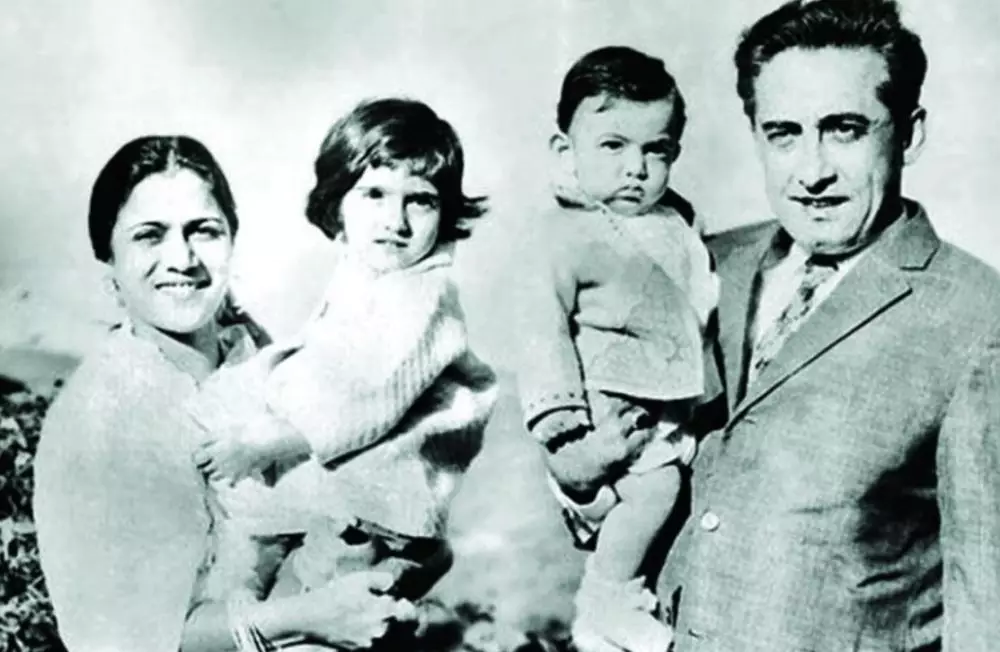 potret masa muda ibu seleb Bollywood © 2021 brilio.net potret masa muda ibu seleb Bollywood © 2021 brilio.net