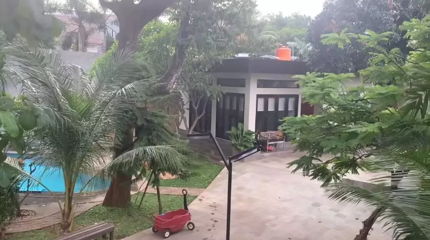 penampakan halaman belakang rumah bimbim slank © YouTube penampakan halaman belakang rumah bimbim slank © YouTube