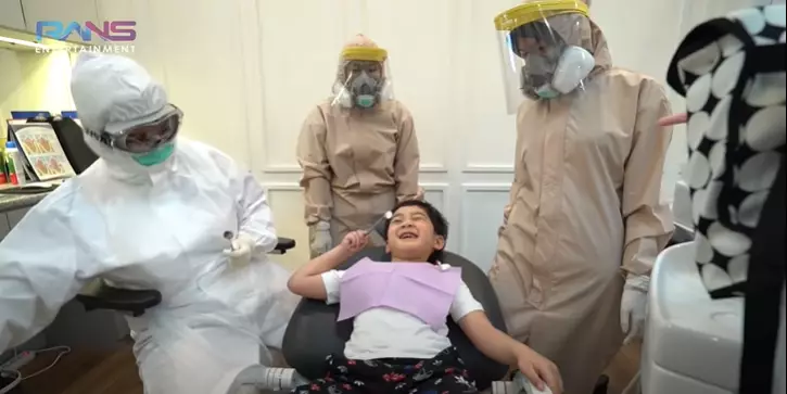 momen rafathar cabut gigi © 2021 brilio.net