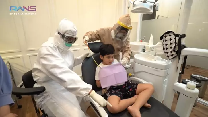 momen rafathar cabut gigi © 2021 brilio.net