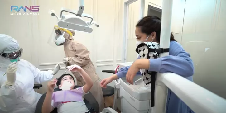 momen rafathar cabut gigi © 2021 brilio.net