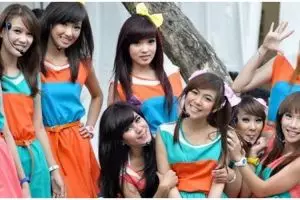 Potret masa muda 9 personel eks Cherrybelle, Sarwendah curi perhatian