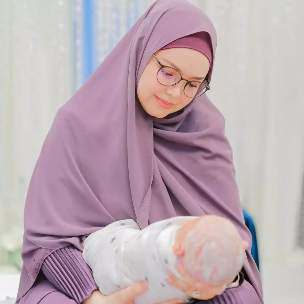 momen aqiqah anak kedua siti nurhaliza © instagram