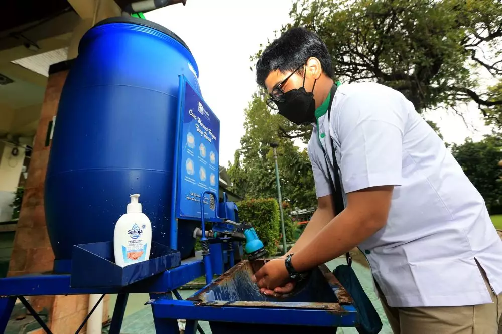 Gerakan Masjid Bersih © 2021 brilio.net Gerakan Masjid Bersih © 2021 brilio.net