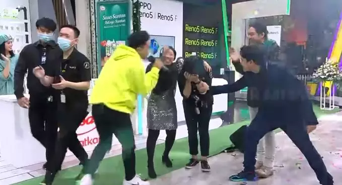 Momen Pasha 'Ungu' marah diroasting © YouTube/TRANS7 OFFICIAL