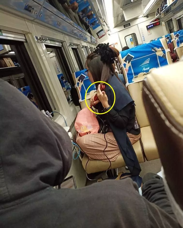 penumpang terlalu santai © 2021 Instagram