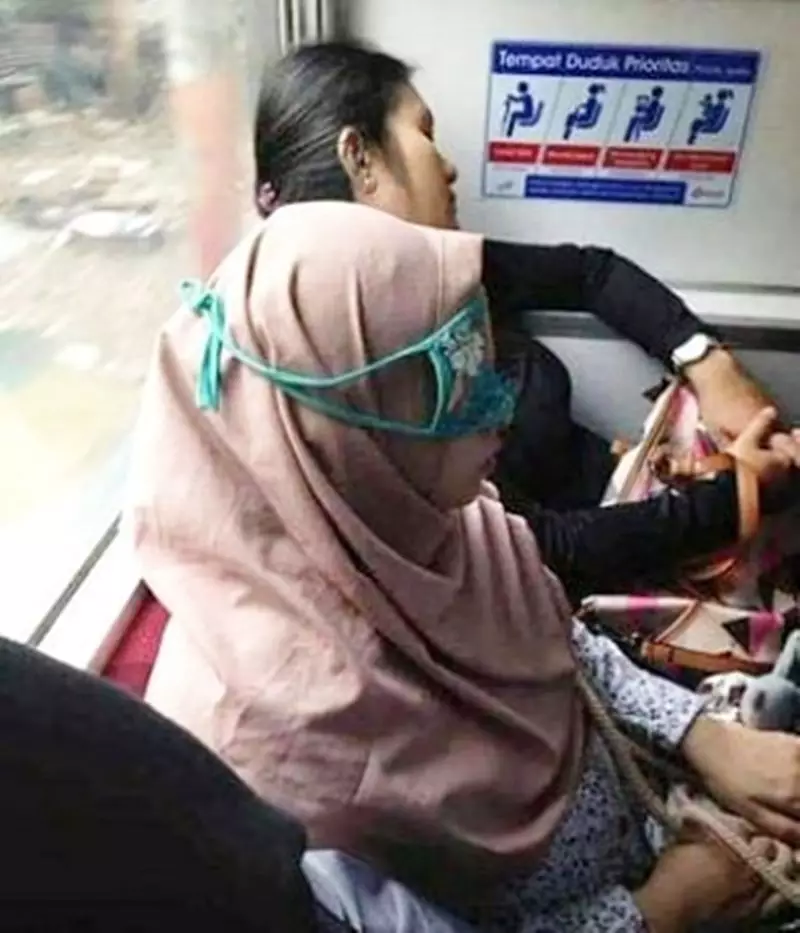 penumpang terlalu santai © 2021 Instagram