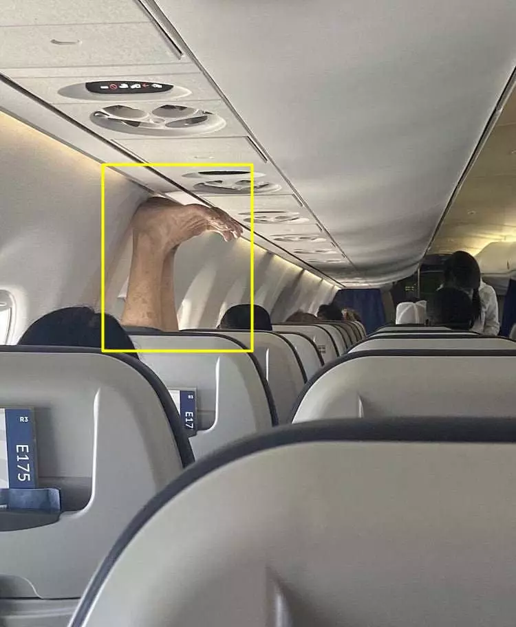 penumpang terlalu santai © 2021 Instagram