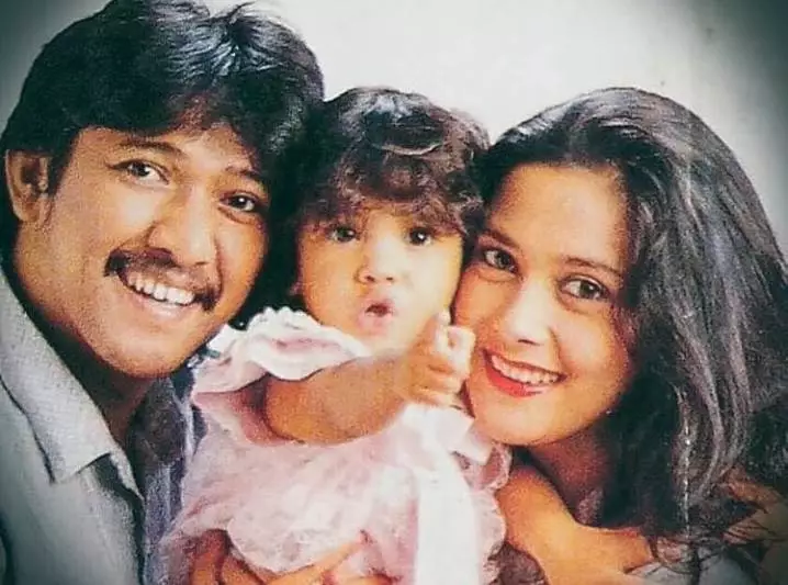 pesinetron dan ayah sewaktu kecil © Instagram