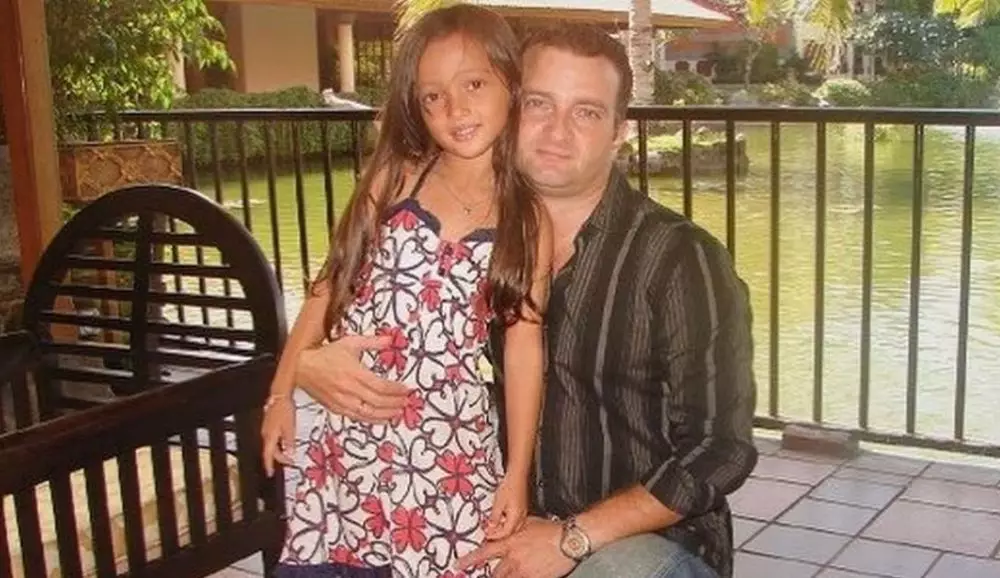 pesinetron dan ayah sewaktu kecil © Instagram