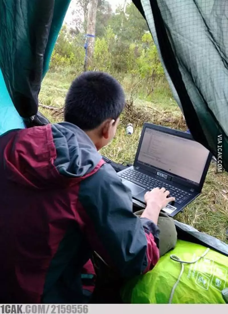 momen saat camping © 2021 Berbagai sumber