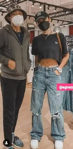 Terlihat simpel, harga 7 outfit sobek-sobek seleb ini fantastis dari berbagai sumber Terlihat simpel, harga 7 outfit sobek-sobek seleb ini fantastis dari berbagai sumber