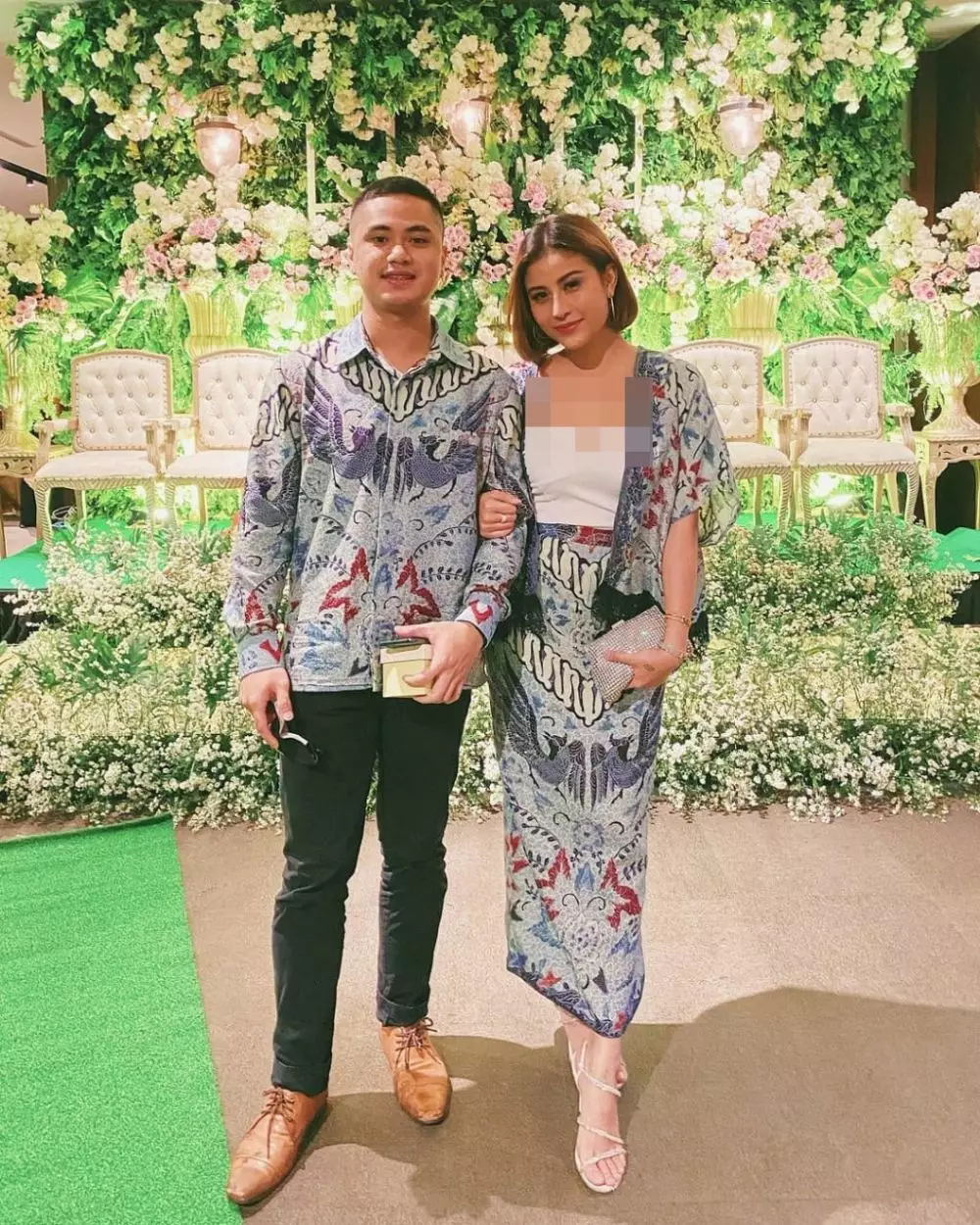 Gaya Awkarin pakai batik © 2021 brilio.net