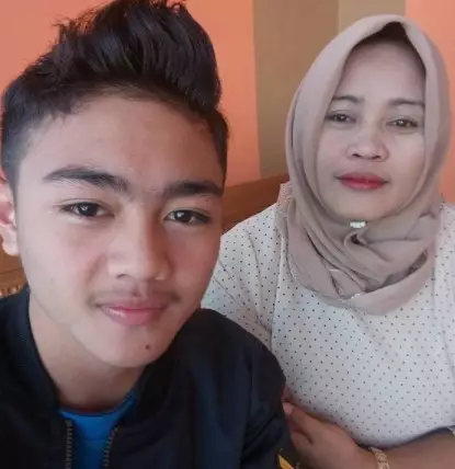 Potret 10 penyanyi dangdut pria dan ibunya © berbagai sumber Potret 10 penyanyi dangdut pria dan ibunya © berbagai sumber