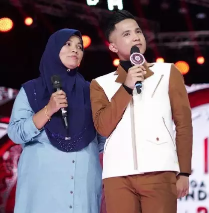 Potret 10 penyanyi dangdut pria dan ibunya © berbagai sumber Potret 10 penyanyi dangdut pria dan ibunya © berbagai sumber