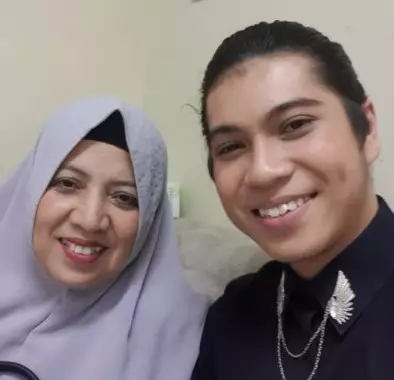 Potret 10 penyanyi dangdut pria dan ibunya © berbagai sumber Potret 10 penyanyi dangdut pria dan ibunya © berbagai sumber
