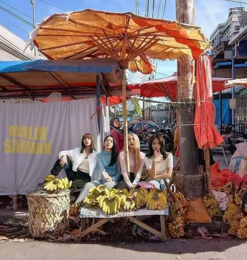 blackpink jadi pedagang kaki lima © 2021 berbagai sumber