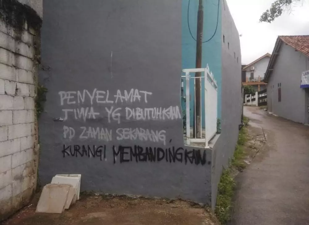 Tulisan bijak di dinding © Twitter