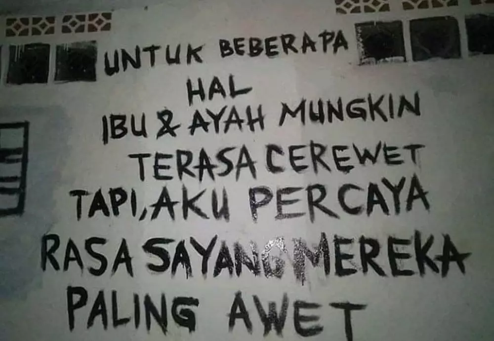 Tulisan bijak di dinding © Twitter