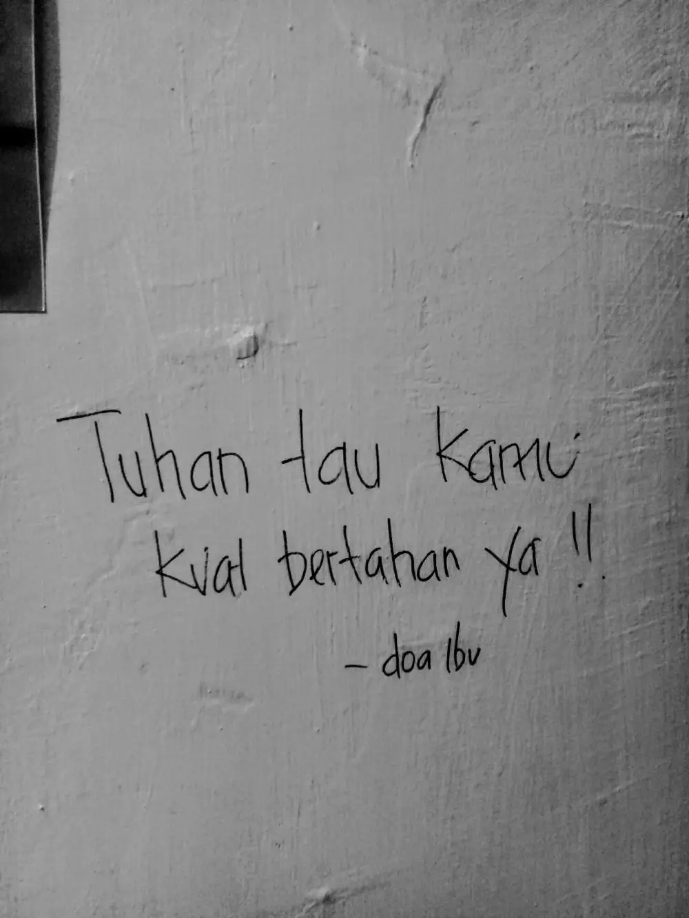 Tulisan bijak di dinding © Twitter