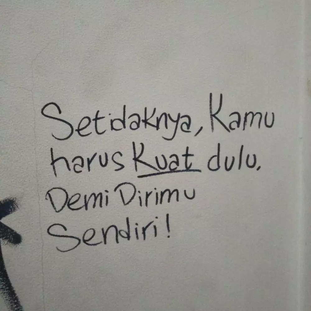 Tulisan bijak di dinding © Twitter