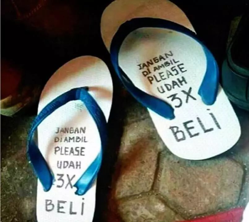 tulisan di sandal bikin nggak hilang © 2021 berbagai sumber
