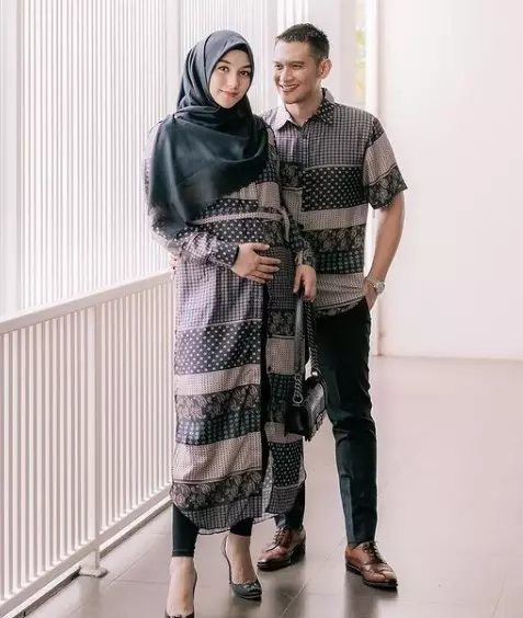 Potret pesinetron kembaran baju dengan pasangan dari berbagai sumber