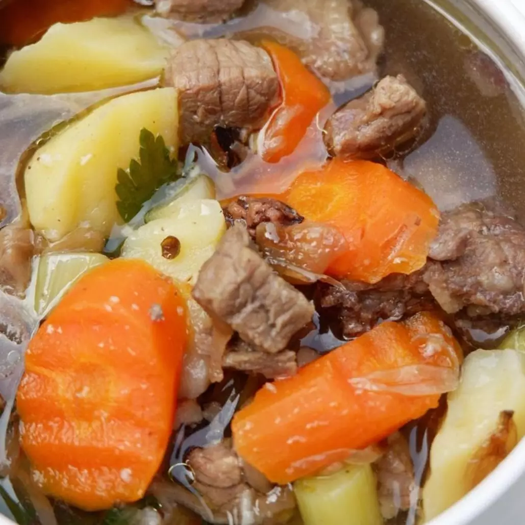 10 Resep sup daging sapi untuk sahur, enak dan bikin nagih