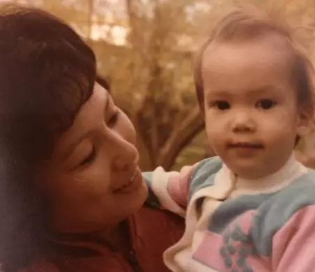 Potret masa kecil 10 presenter dengan ibu © berbagai sumber Potret masa kecil 10 presenter dengan ibu © berbagai sumber