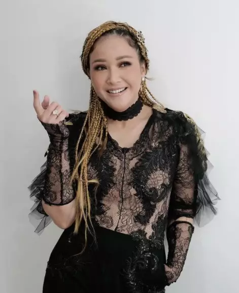 Potret seleb rambut cornrows dari berbagai sumber