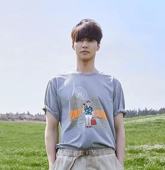 Gaya Pemotretan terbaru Won Bin Instagram/@olzen_official