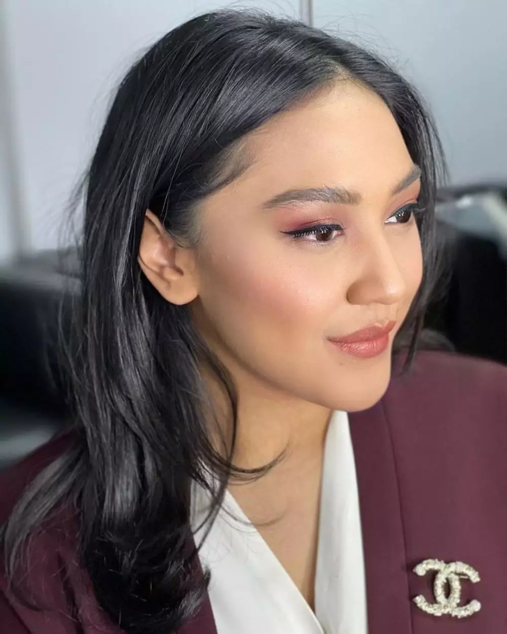 Potret Putri Tanjung bermakeup tebal © 2021 brilio.net Potret Putri Tanjung bermakeup tebal © 2021 brilio.net