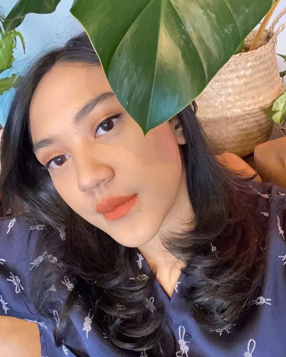 Potret Putri Tanjung bermakeup tebal © 2021 brilio.net Potret Putri Tanjung bermakeup tebal © 2021 brilio.net