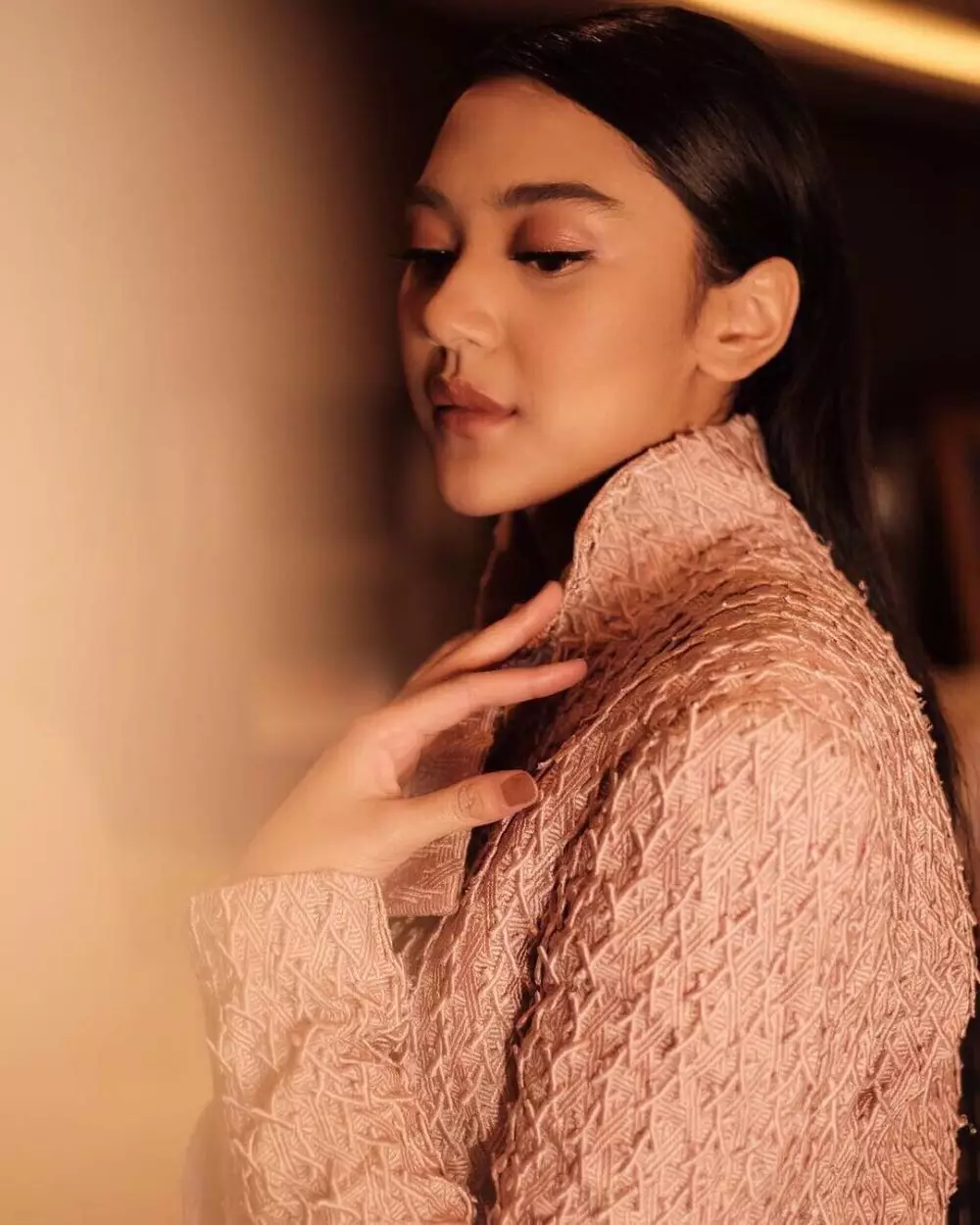 Potret Putri Tanjung bermakeup tebal © 2021 brilio.net Potret Putri Tanjung bermakeup tebal © 2021 brilio.net