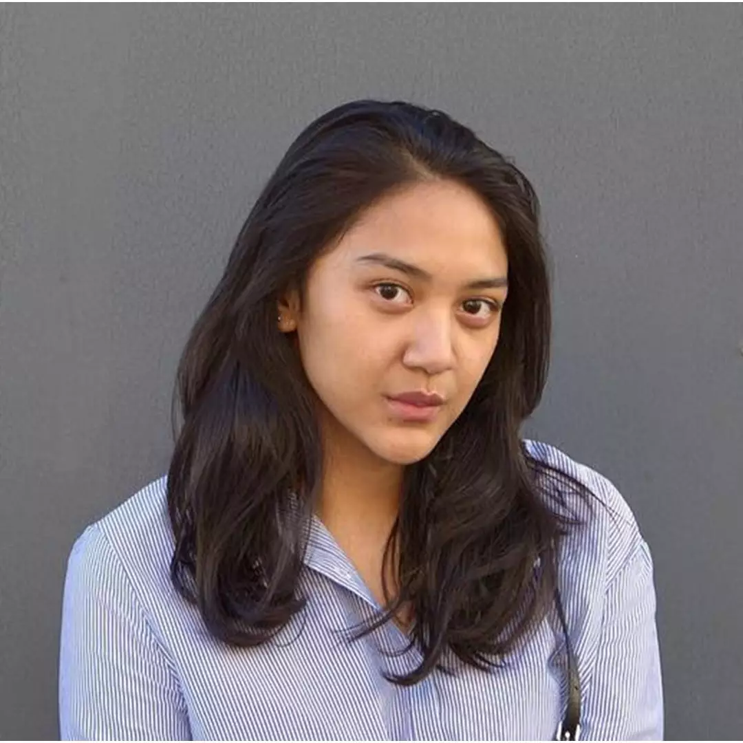 8 Potret Putri Tanjung bermakeup tebal, tampilannya kian memesona