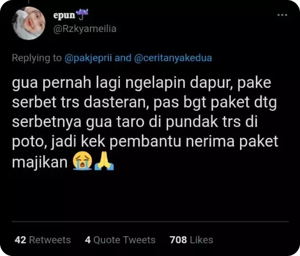 Curhatan difoto pas terima paket  © berbagai sumber