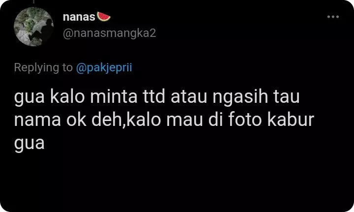 Curhatan difoto pas terima paket  © berbagai sumber