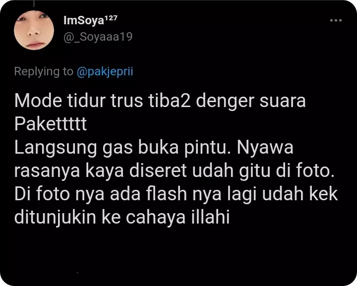 Curhatan difoto pas terima paket  © berbagai sumber