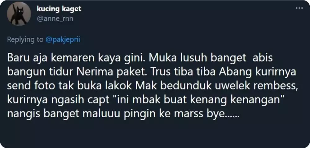 Curhatan difoto pas terima paket  © berbagai sumber