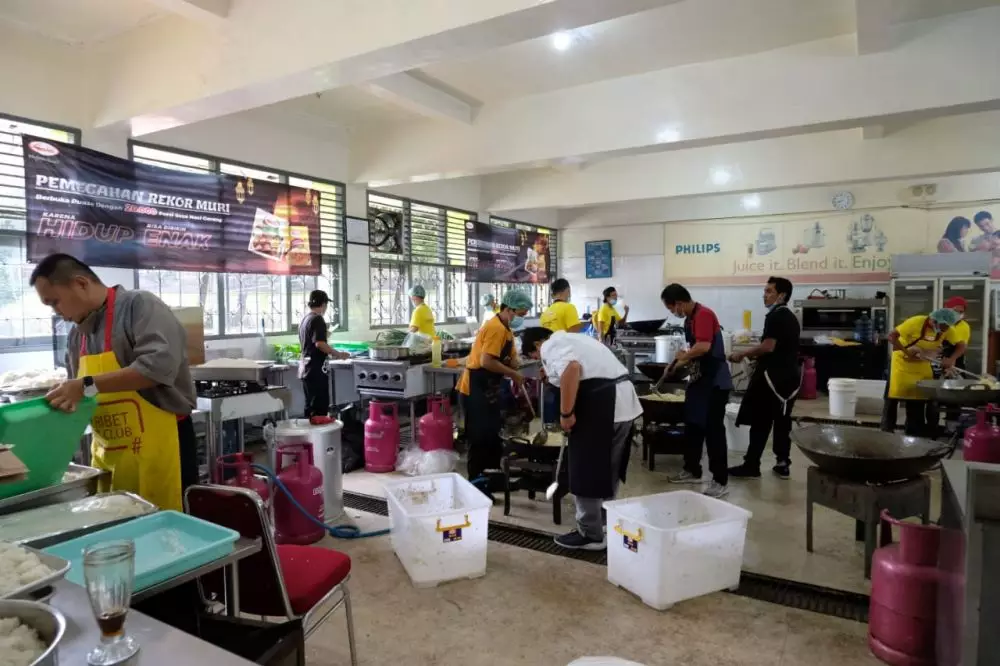 rekor MURI Sasa bumbu nasi goreng © 2021 brilio.net rekor MURI Sasa bumbu nasi goreng © 2021 brilio.net