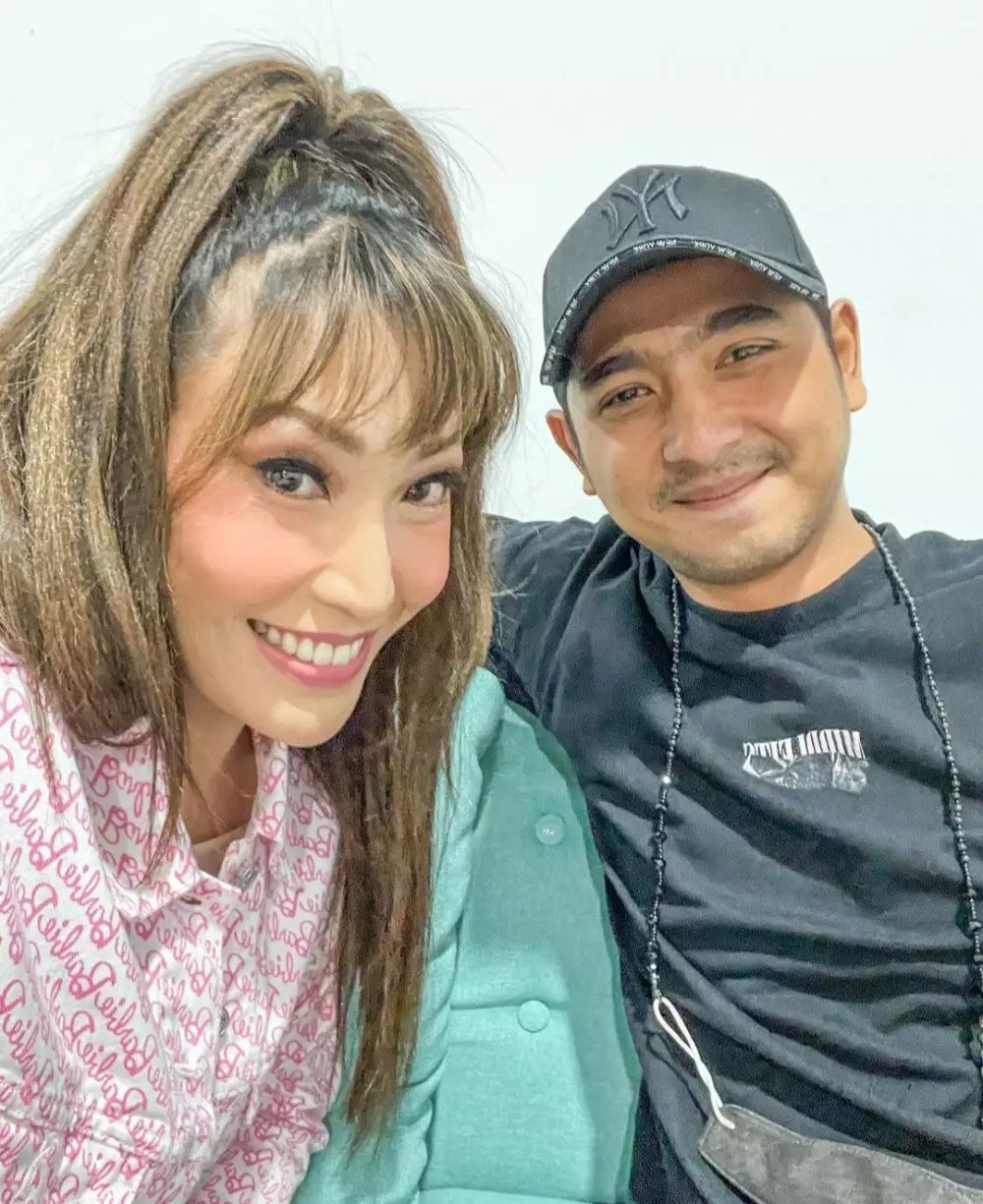 seleb yang foto bareng pemain Ikatan Cinta © 2021 brilio.net