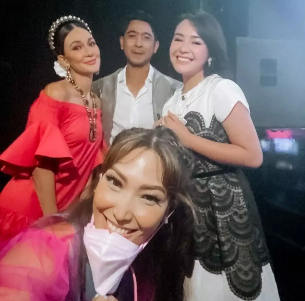 seleb yang foto bareng pemain Ikatan Cinta © 2021 brilio.net